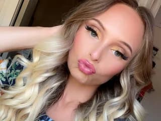 Ashley699
