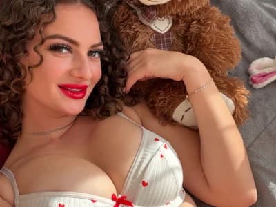 CurlyChloe