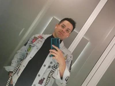 Latin_boy_surprisee