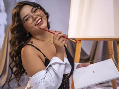 klhoe_boobs