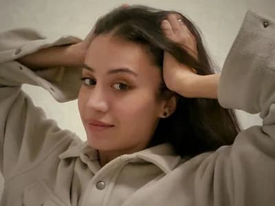 Playful_Lia